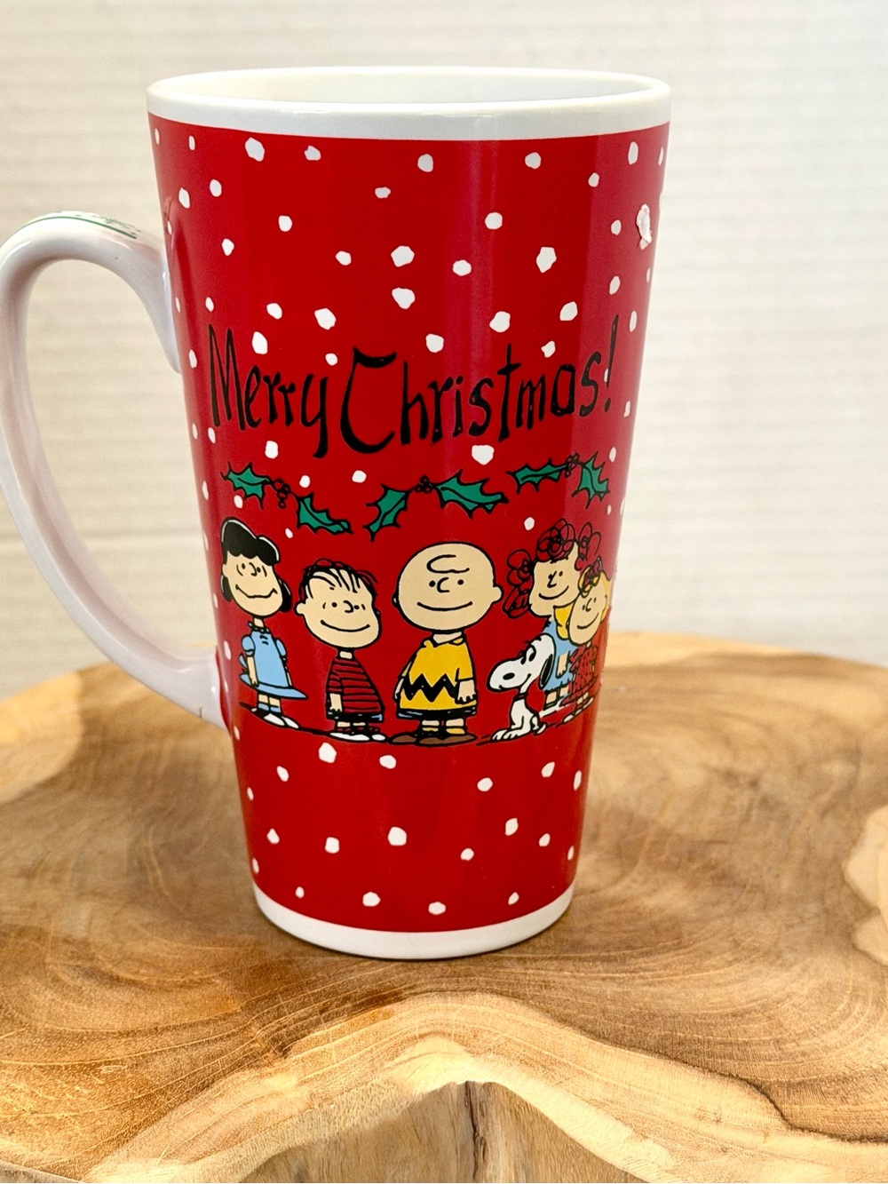 Peanuts Snoopy “Merry Christmas” Mug 16oz. Peanuts Family skating.